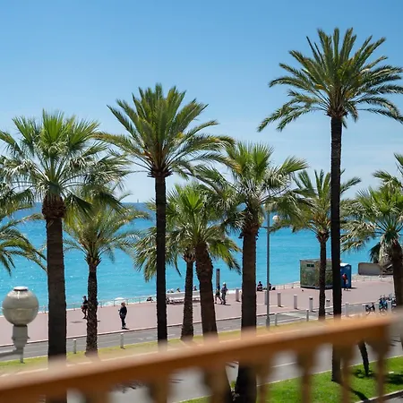 Promenade Des *